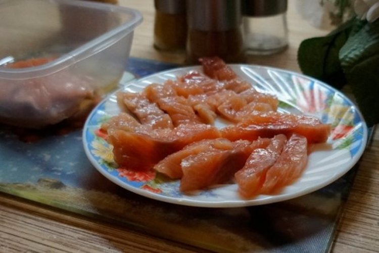 Соленая горбуша с горчицей