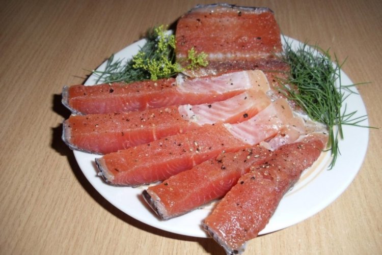 Соленая горбуша с горчичным порошком