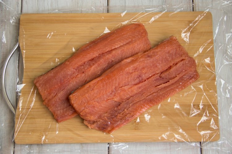 Соленая горбуша – классический рецепт