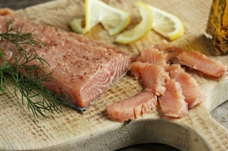 Соленая горбуша с укропом