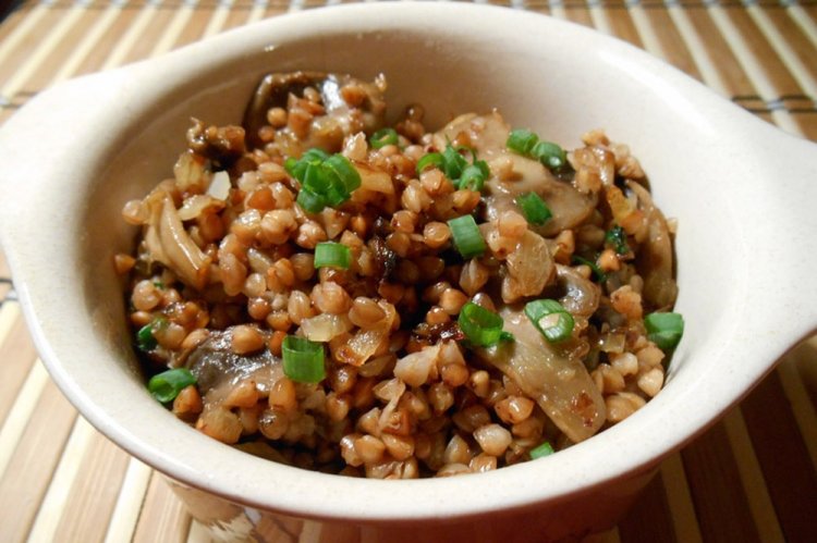 Жареные опята с гречкой