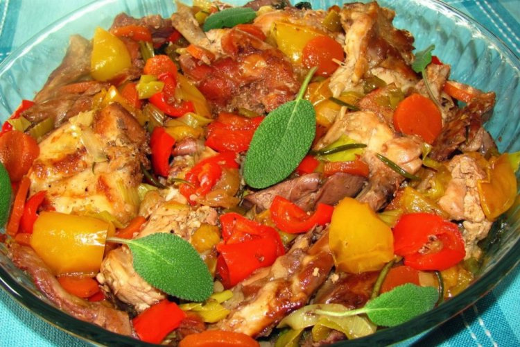 Кролик с овощами в духовке