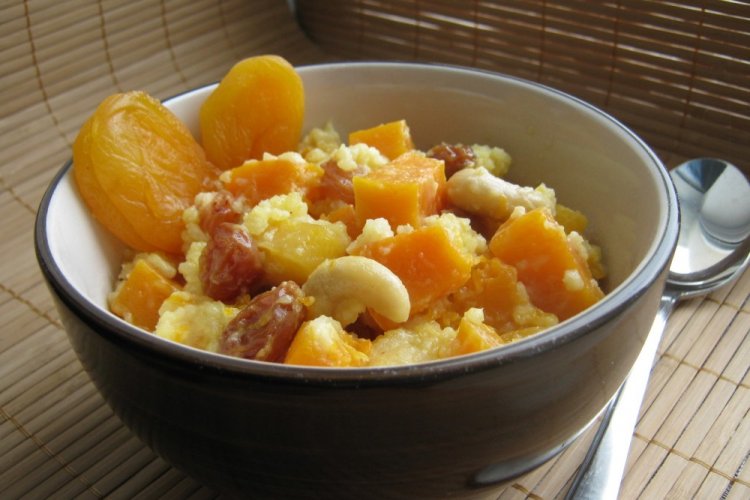 Рисовая каша с тыквой и сухофруктами на молоке