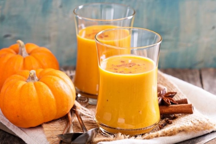 Сок из тыквы и яблок со специями