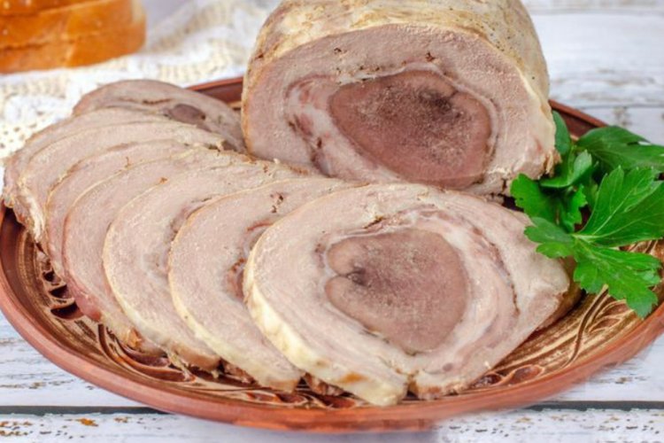 Рулет из свинины и свиного языка