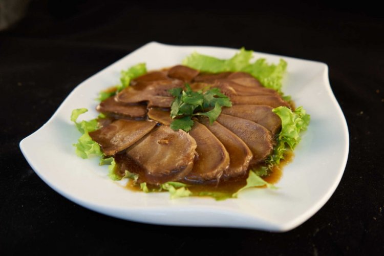 Свиной язык в соевом соусе