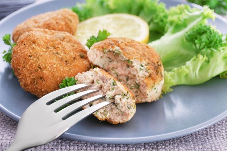 Котлеты из лосося с отрубями