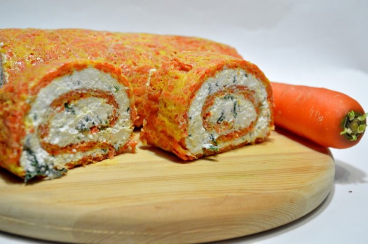Морковный рулет с творожным сыром