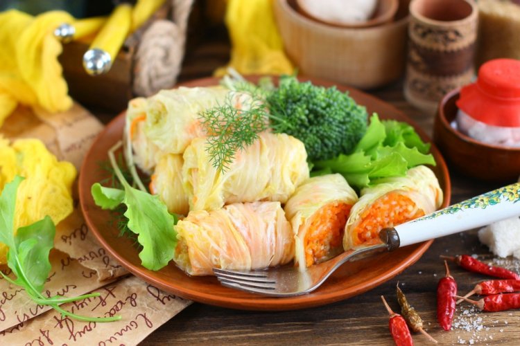 Рулетики из капусты с морковью