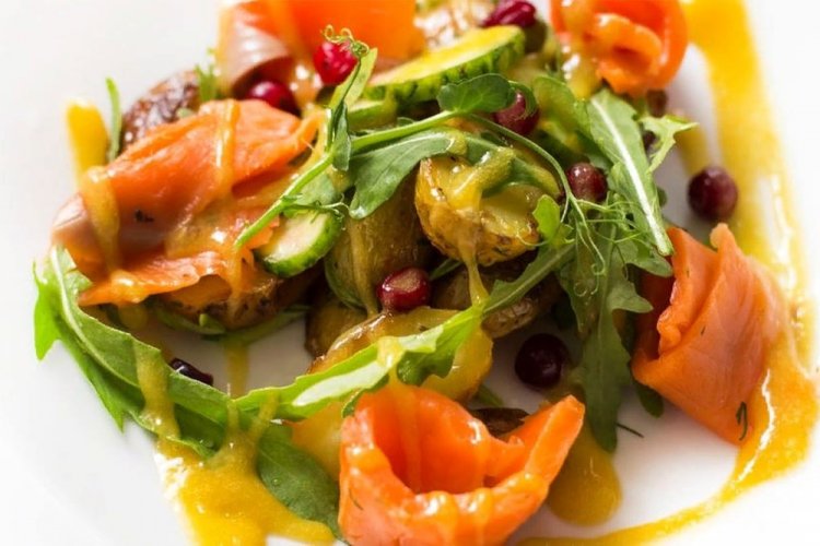 Салат из лосося и картошки