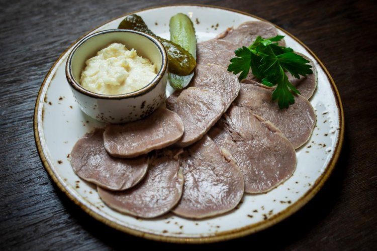 Отварной говяжий язык