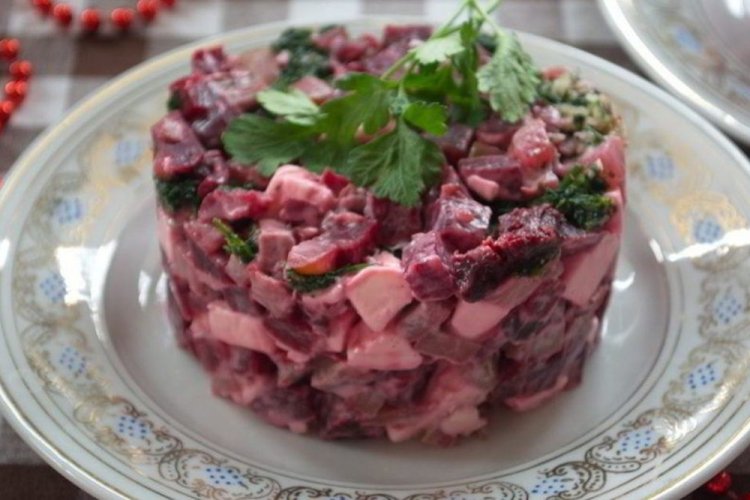 Салат с говяжьим языком и свеклой