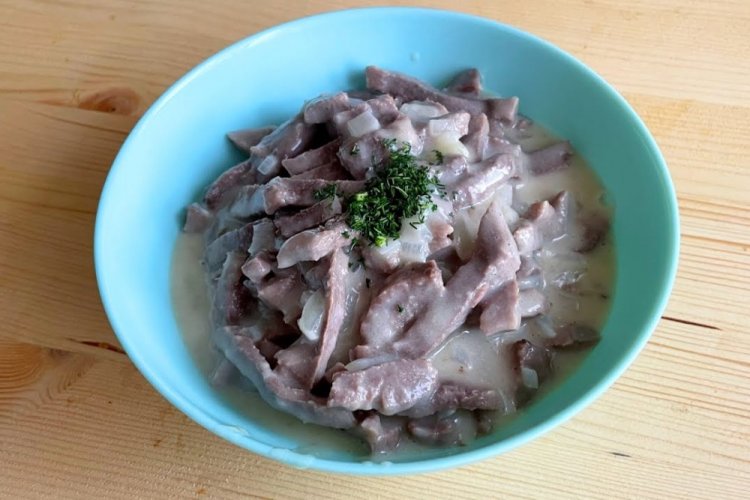 Бефстроганов из говяжьего языка