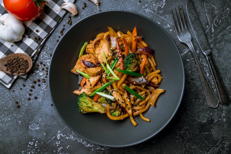 15 простых рецептов лапши вок с курицей