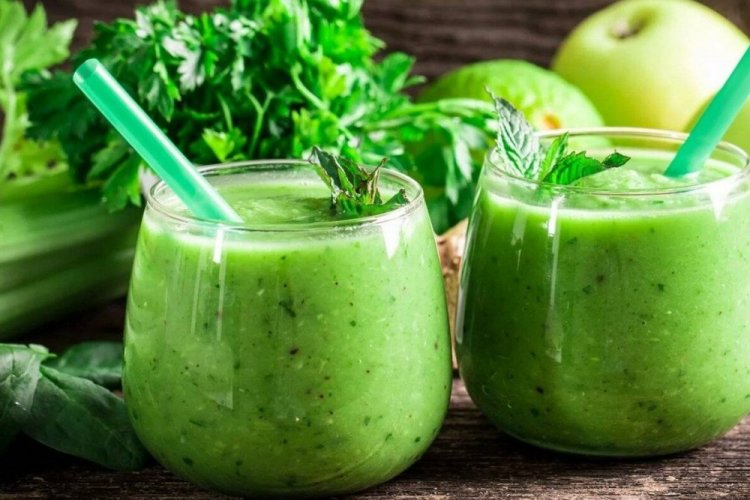 Зеленый смузи из сельдерея
