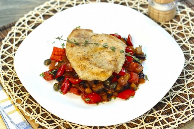 Палтус с баклажанами и перцем