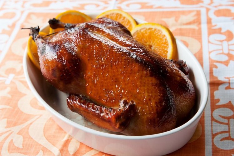 Утка с медом в рукаве