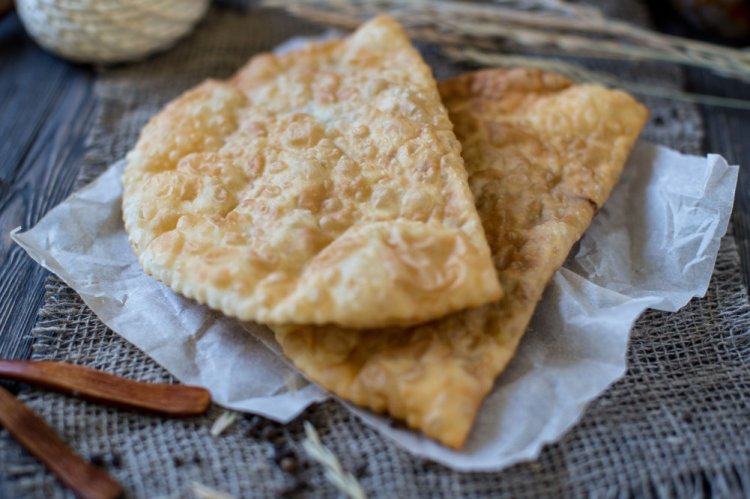 Чебуреки с творогом и зеленью