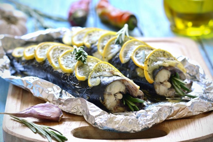 Скумбрия с лимоном в фольге в духовке