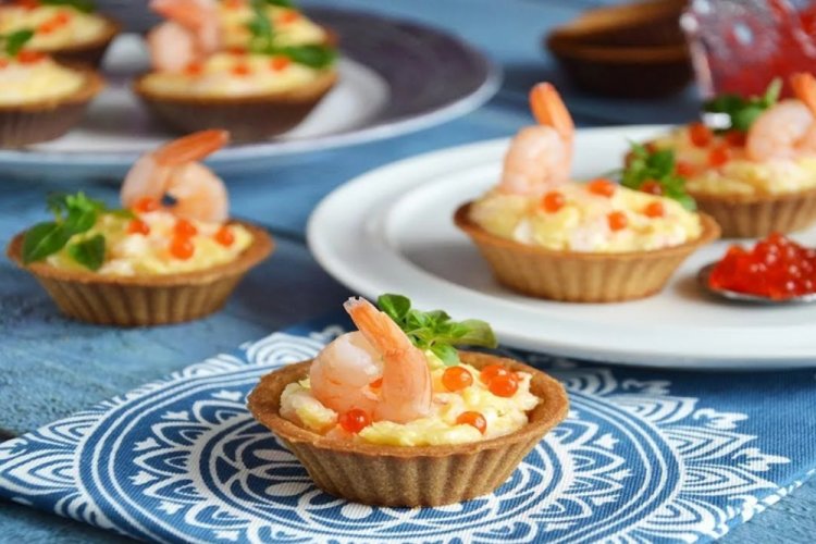 Тарталетки с креветками и сыром