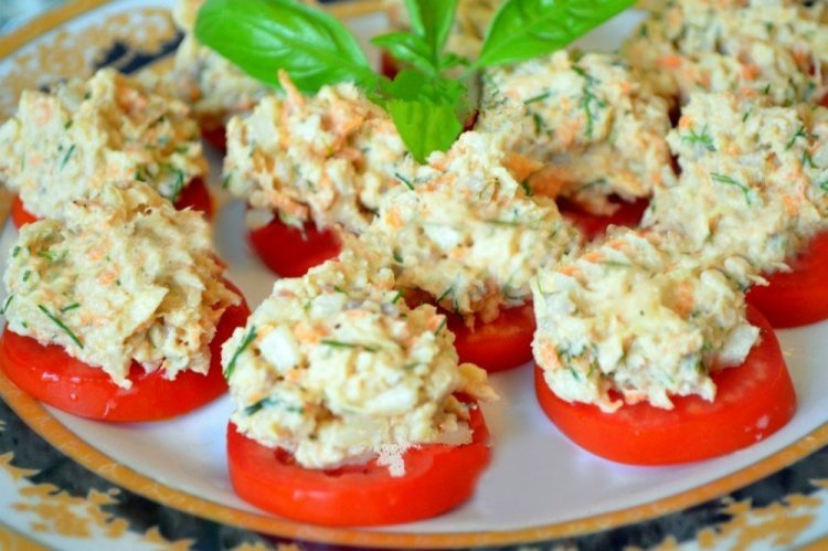 Овощные канапе с рыбными консервами