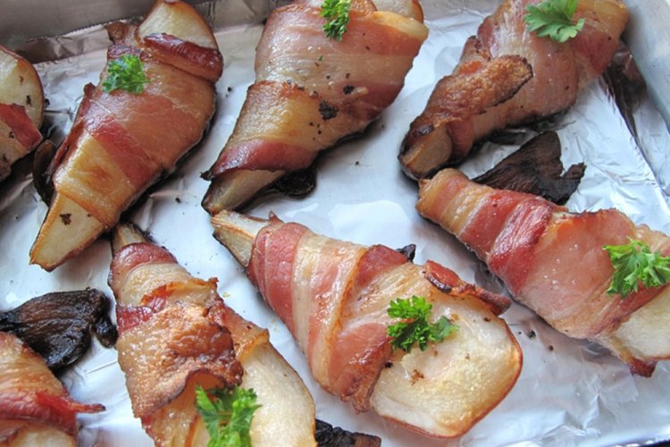 Груша в беконе