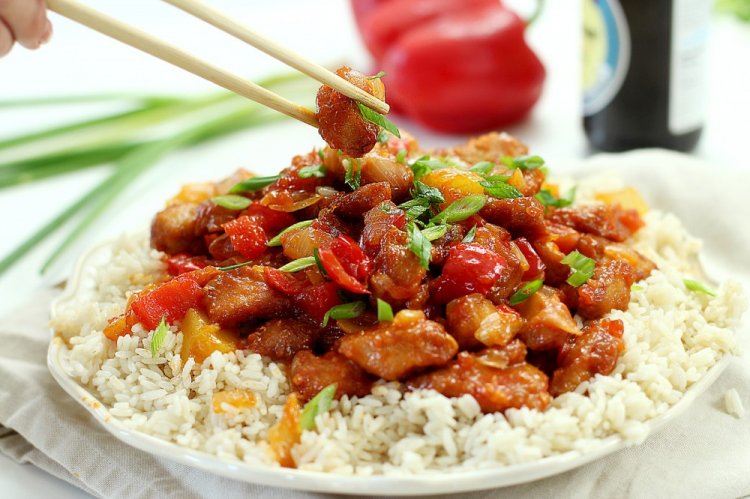 Курица в кисло-сладком соусе с помидорами