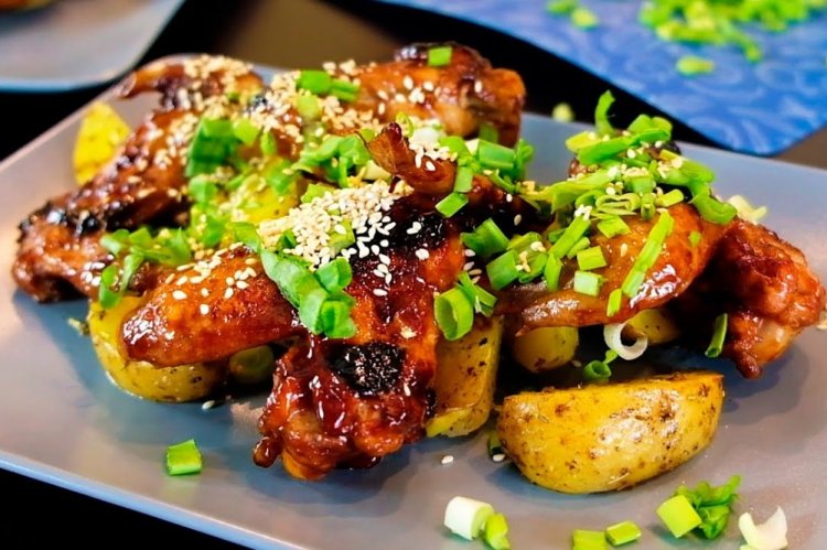 Куриные крылышки с картошкой и соусом терияки