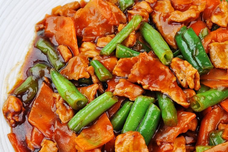 Курица со стручковой фасолью в соевом соусе