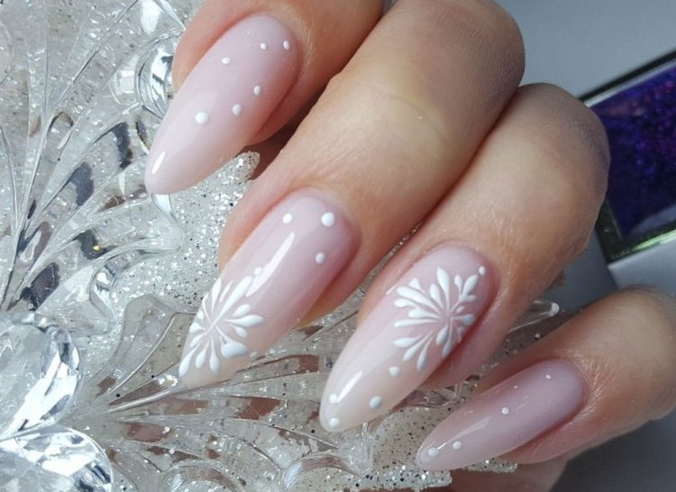 Полупрозрачный дизайн ногтей
