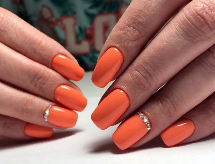Оранжевый зимний маникюр