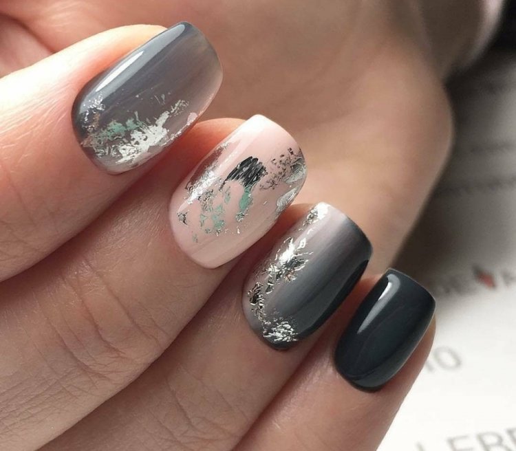 Маникюр с фольгой