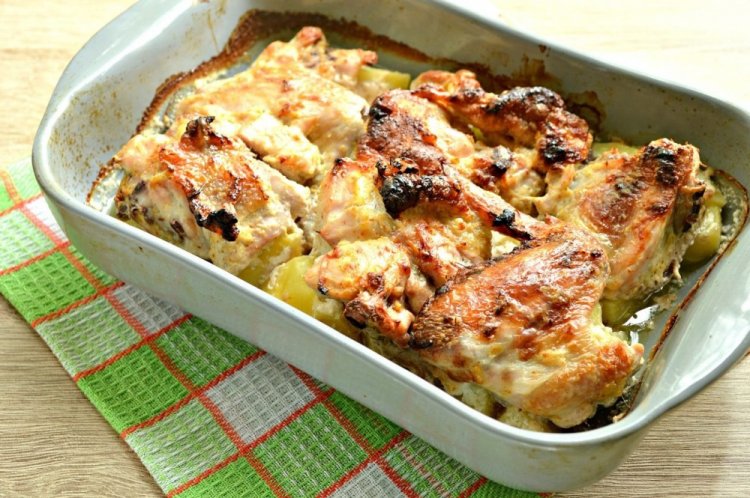 Курица с картошкой в сметанном соусе