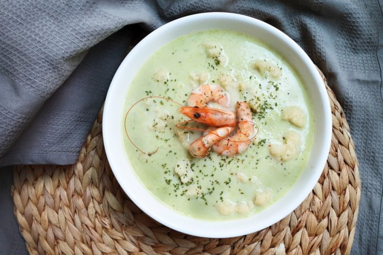 Суп-пюре из брокколи и зеленого горошка