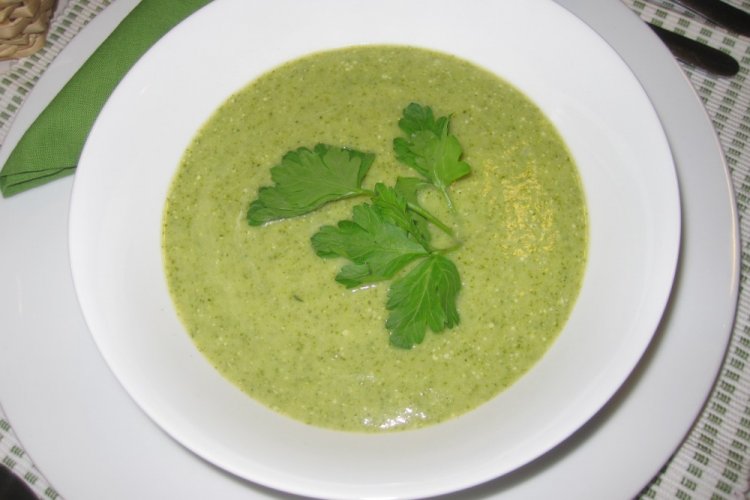 Суп-пюре из брокколи на кокосовом молоке