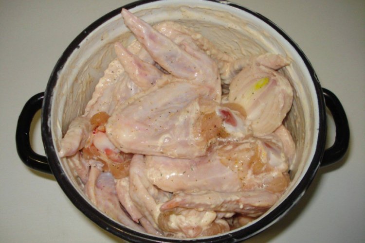 Маринад с аджикой для куриных крылышек