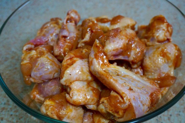 Маринад для куриных крылышек на сковороде