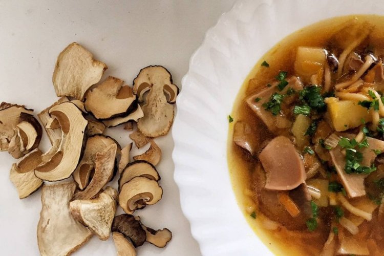 Суп из сушеных белых грибов