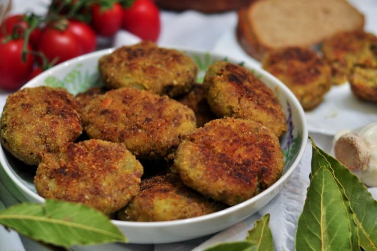 Постные котлеты из белых грибов и риса