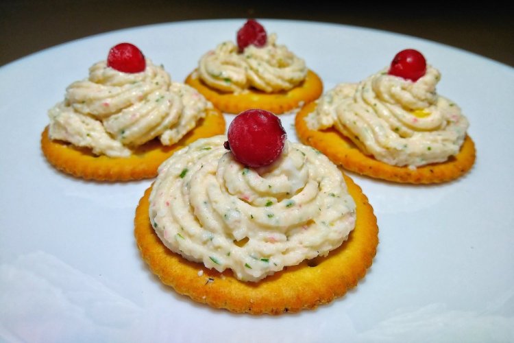 Канапе с креветочным муссом