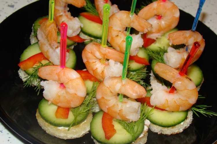 Канапе с креветками и плавленым сыром