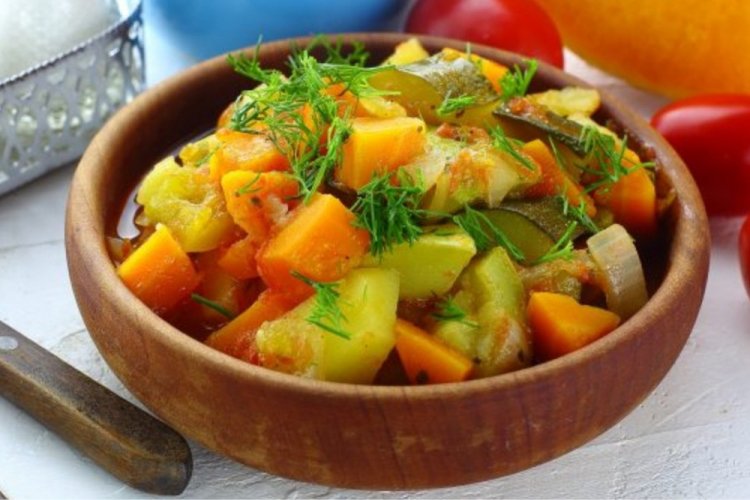 Тыква с овощами в духовке