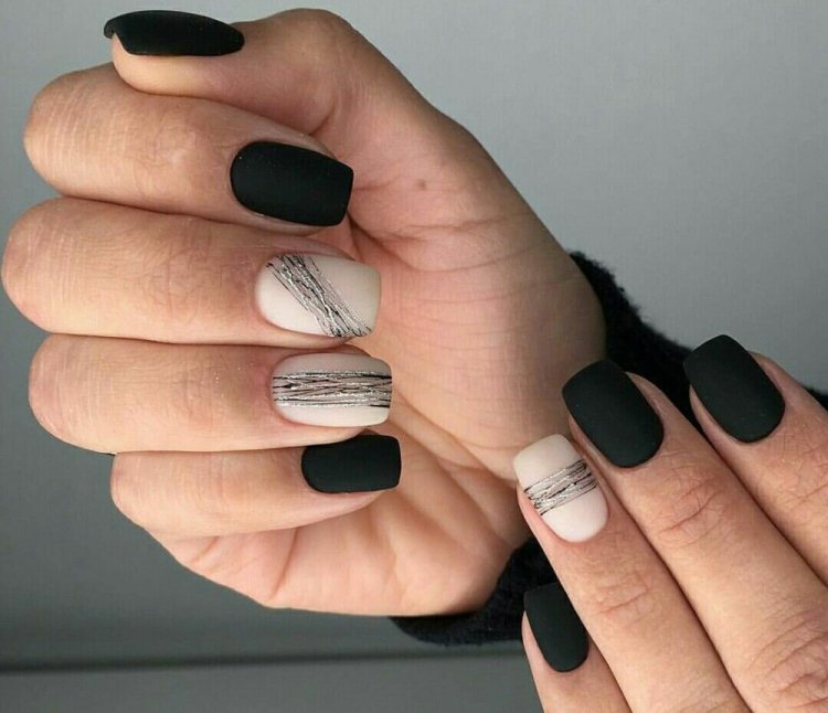 Контрастный маникюр на короткие ногти