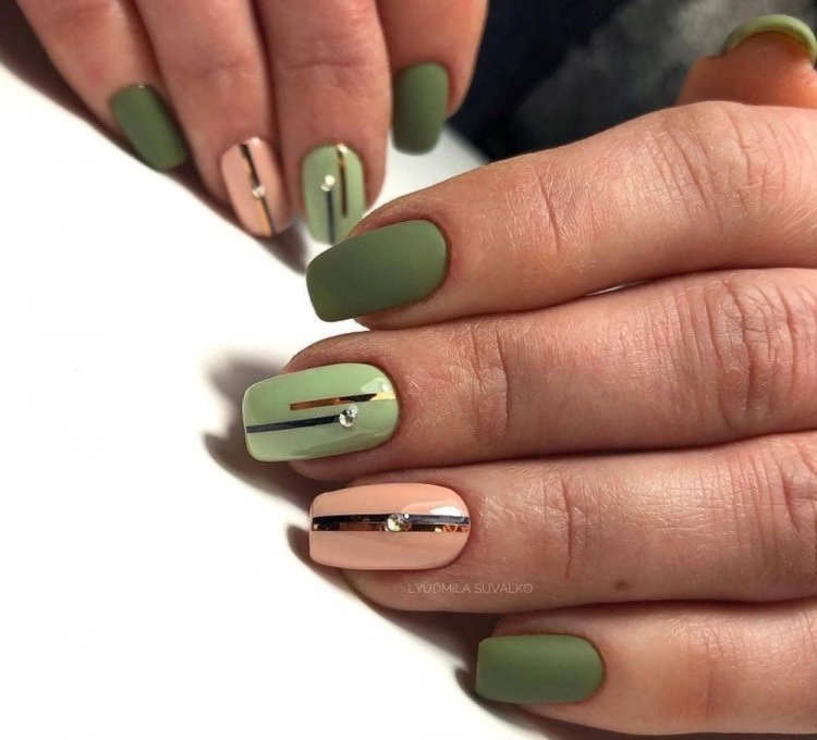 Монохромный маникюр