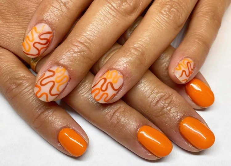 Оранжевый маникюр