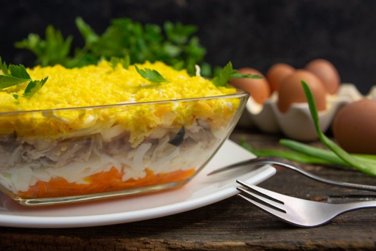 Салат Мимоза с копченой скумбрией