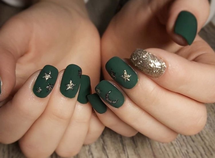 Зеленый маникюр