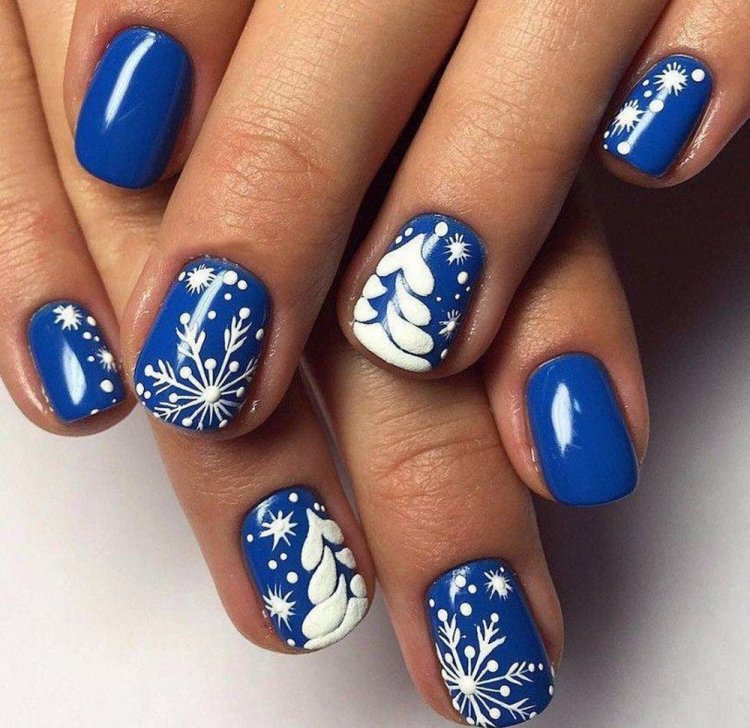 Новогодние рисунки на ногтях