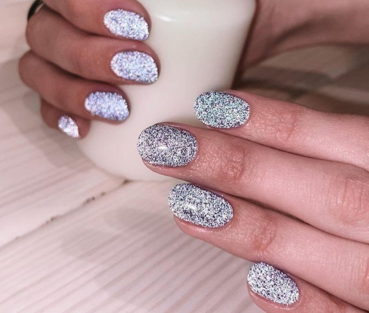 Светоотражающий маникюр