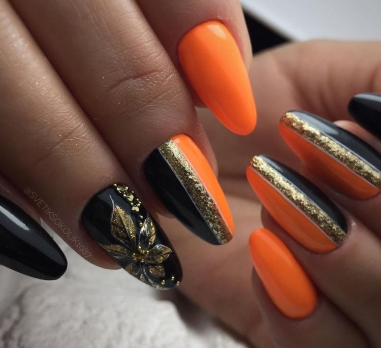 Оранжевый маникюр на Новый год
